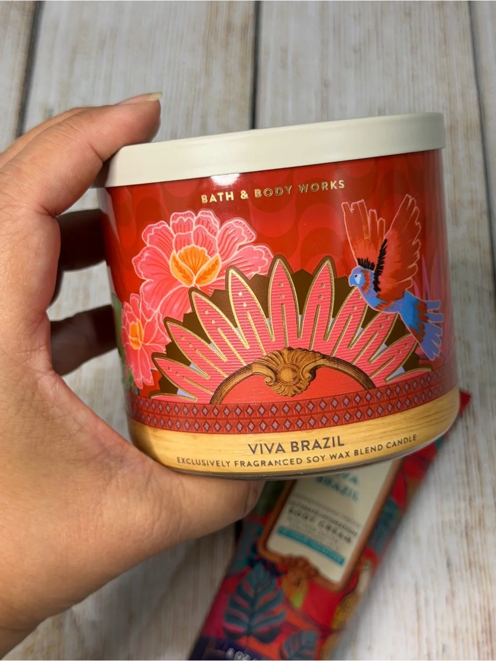 Bath & Body Works reminiscent tropical
